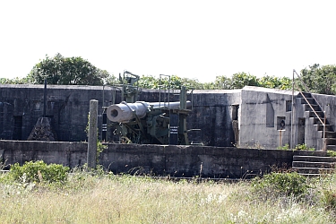 Battery Cooper 6" disappearing gun